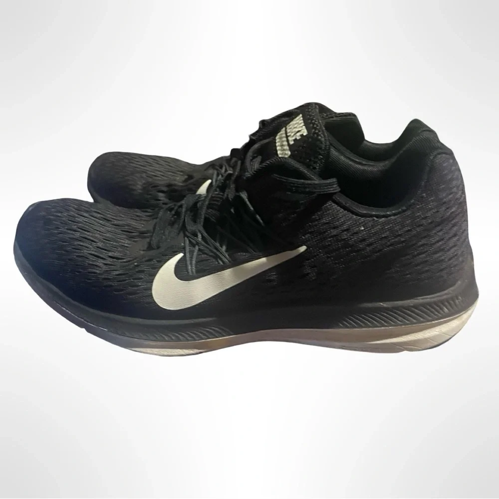 Nike Zoom Winflo 5 Women’s Size 6 US Running Sneakers Black And White AA7406-006
